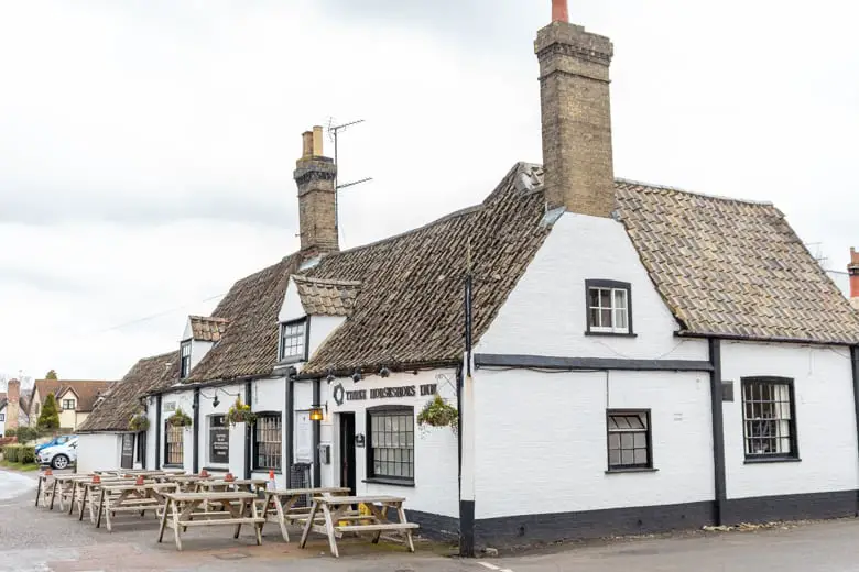 Walks in and around St Ives, Cambridgeshire - Three Horseshoes Inn, Houghton