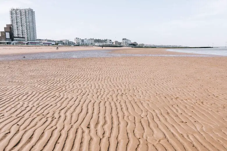 Serene walk from Margate to Broadstairs (Viking Coastal Trail) GIRL