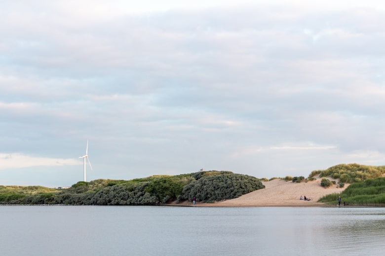 Guide to Crosby Beach nearest beach to Liverpool GIRL IN PAPERTOWN