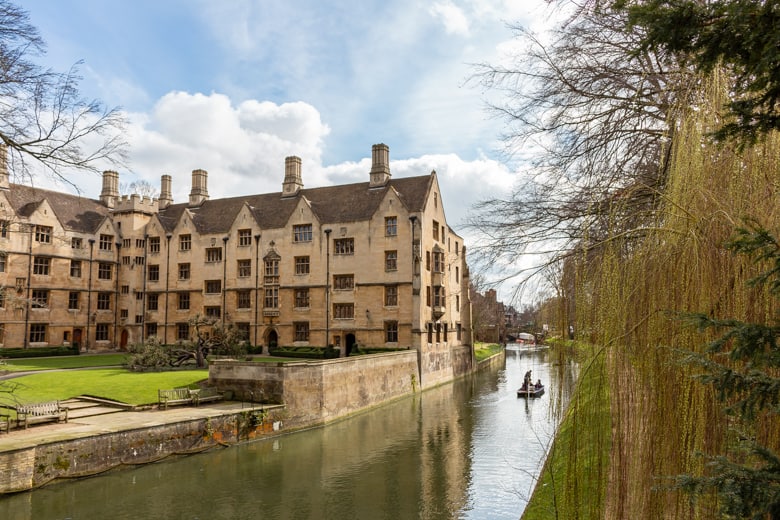 Free things to do in Cambridge - punting on The Backs, King's College Bridge, Cambridge
